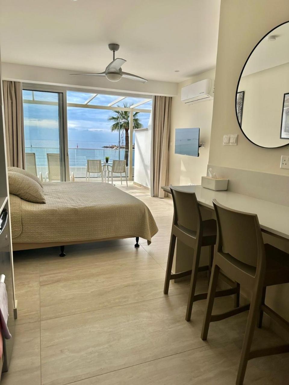 Harbour Lights Studio Apartments Paphos Eksteriør billede
