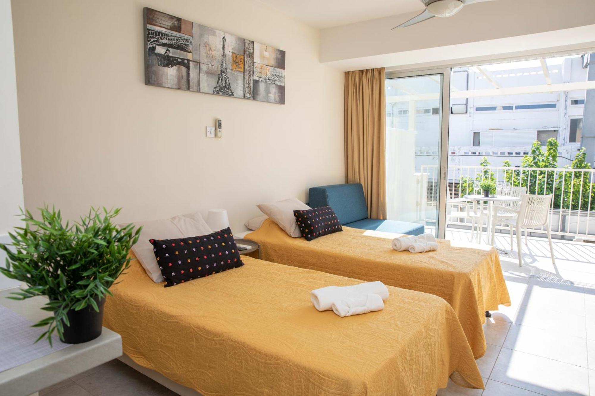 Harbour Lights Studio Apartments Paphos Eksteriør billede