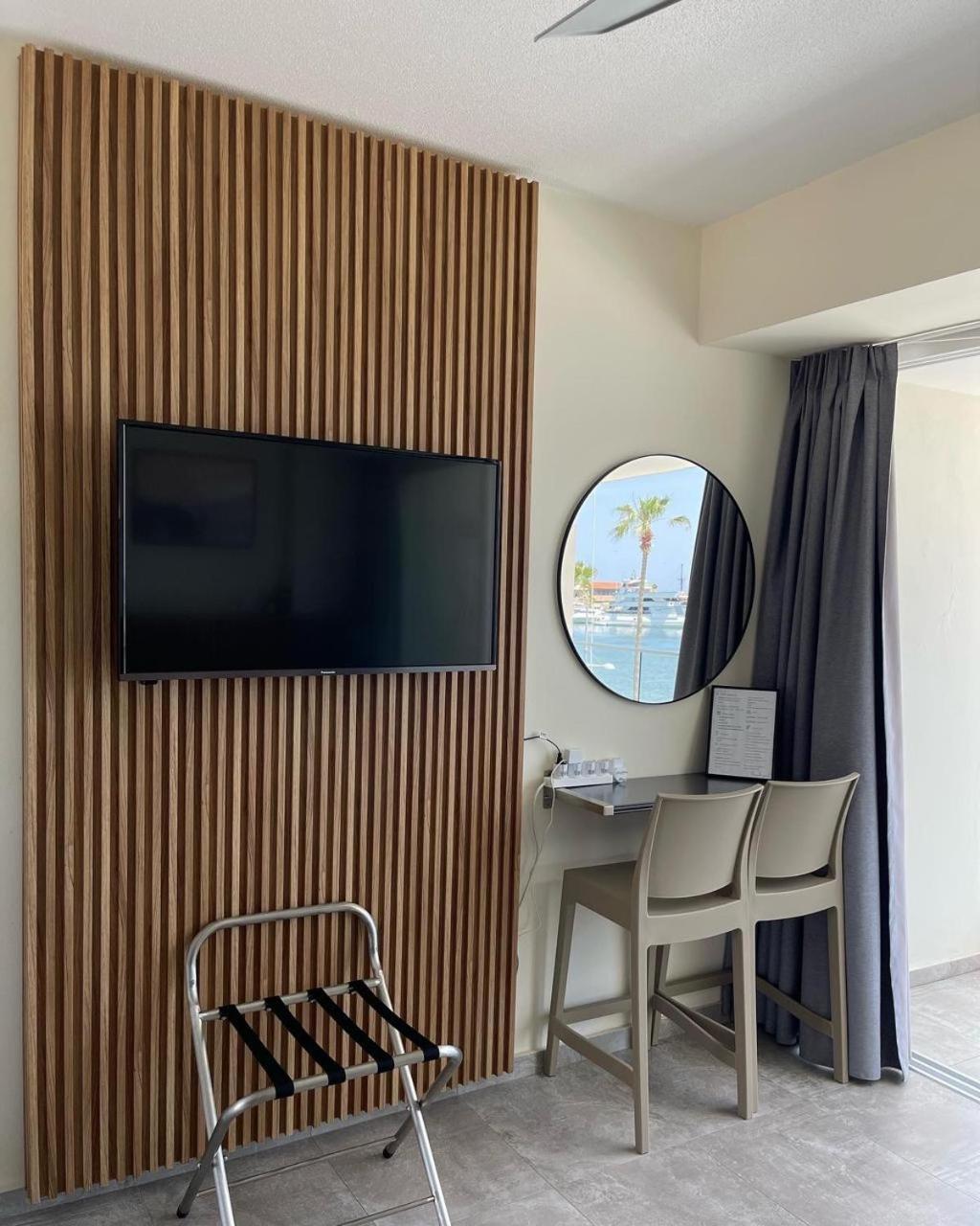 Harbour Lights Studio Apartments Paphos Eksteriør billede